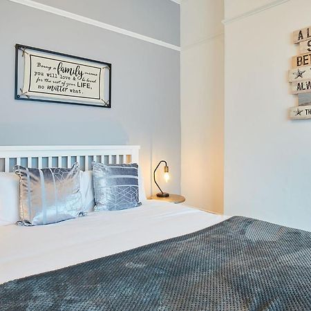 Apartment 1 - Khyber Lodge Apartments 휫비 외부 사진